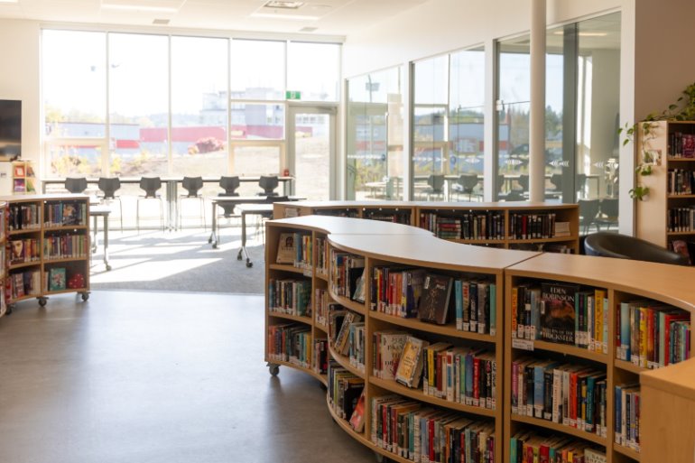 クワツン高校 図書館