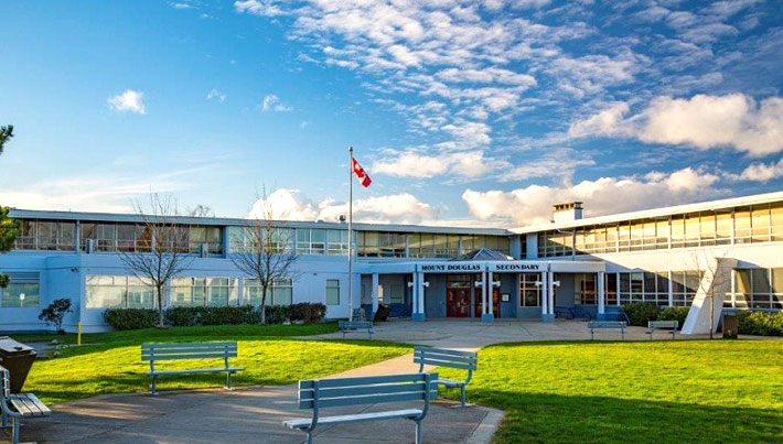 マウントダグラス高校